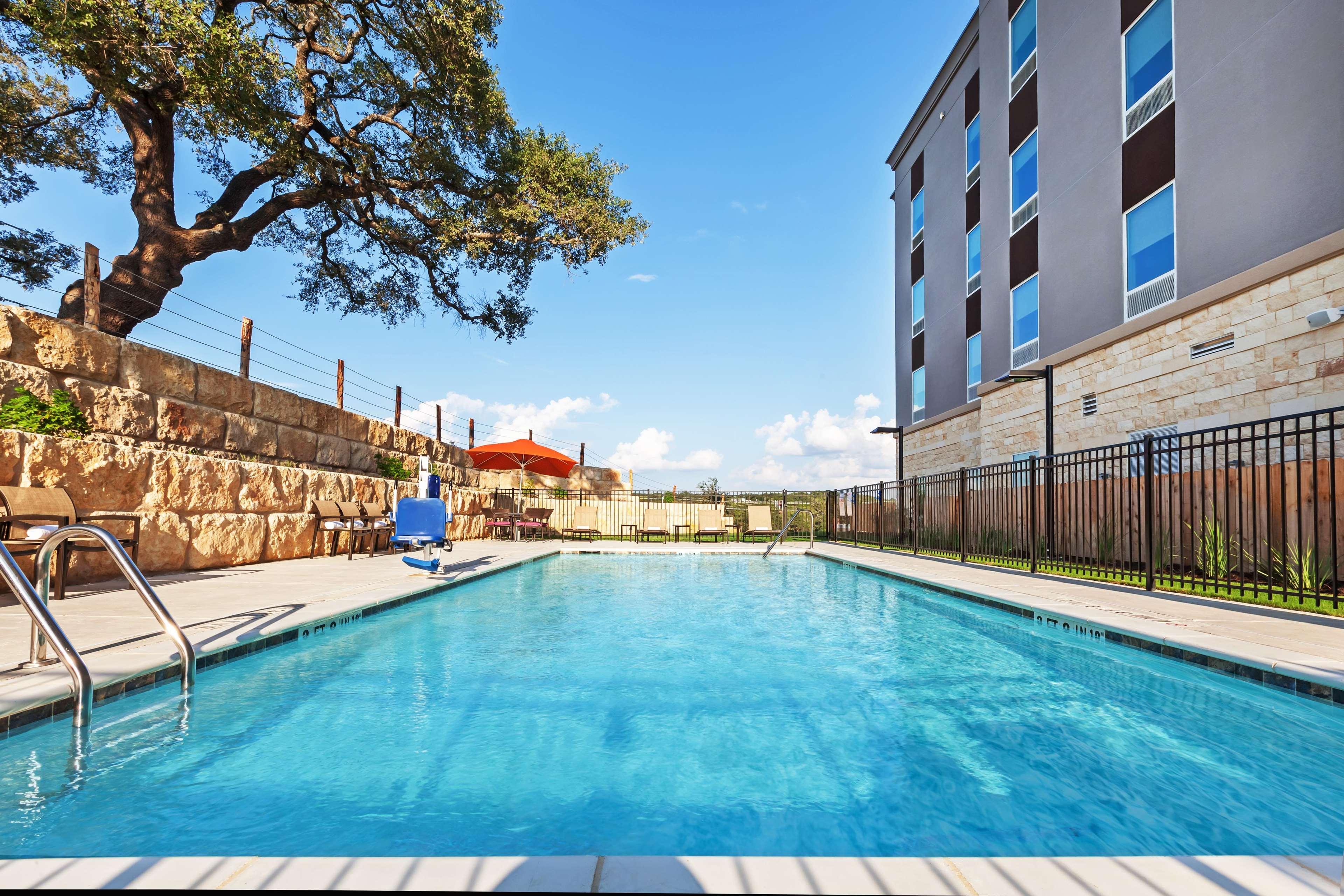 Hampton Inn By Hilton Bulverde Texas Hill Country Exterior photo